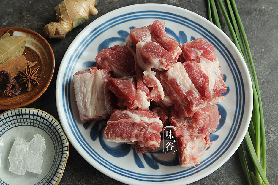 Muốn mua sườn heo