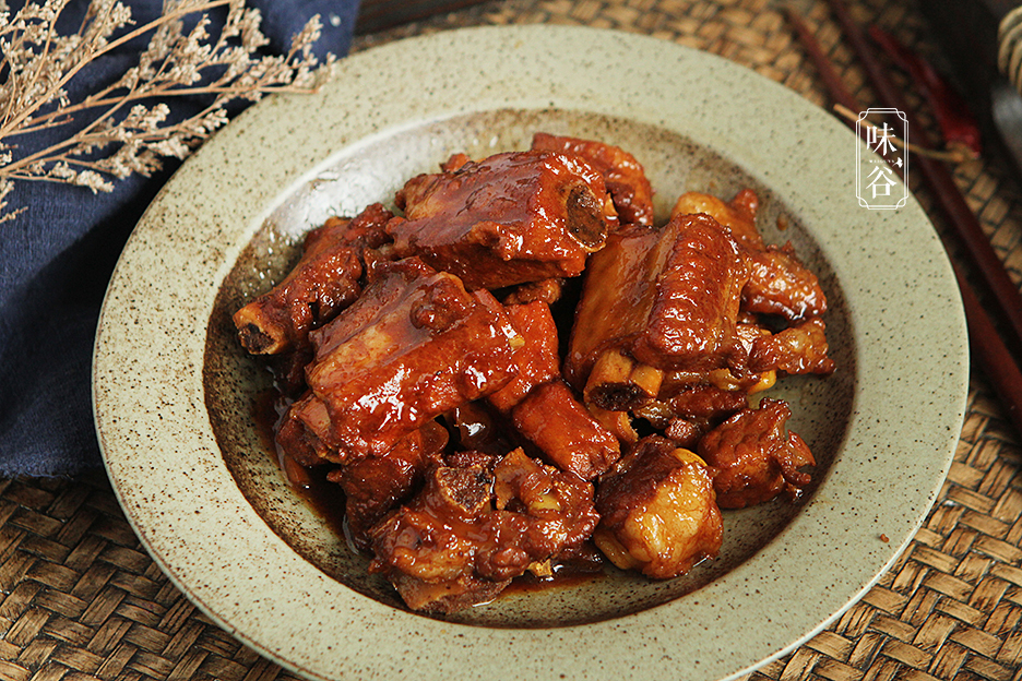 Muốn mua sườn heo