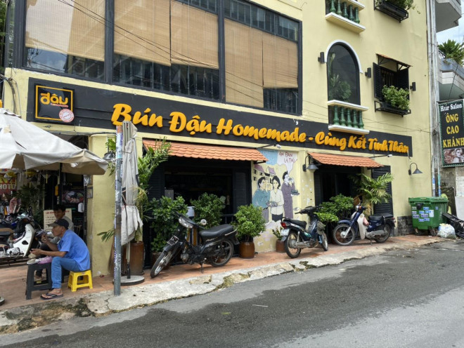 Những biển hiệu độc - lạ, hút khách ở Sài Gòn - 5