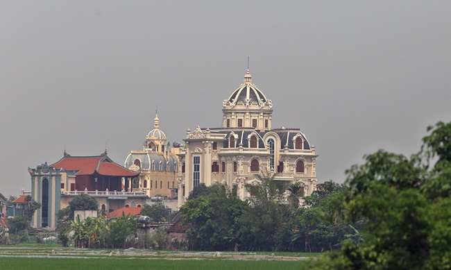 Xã giàu có ở Việt Nam, biệt thự không hiếm, có lâu đài xây 9 năm tốn hàng chục tỷ Co-3-1597631383-554-width650height389