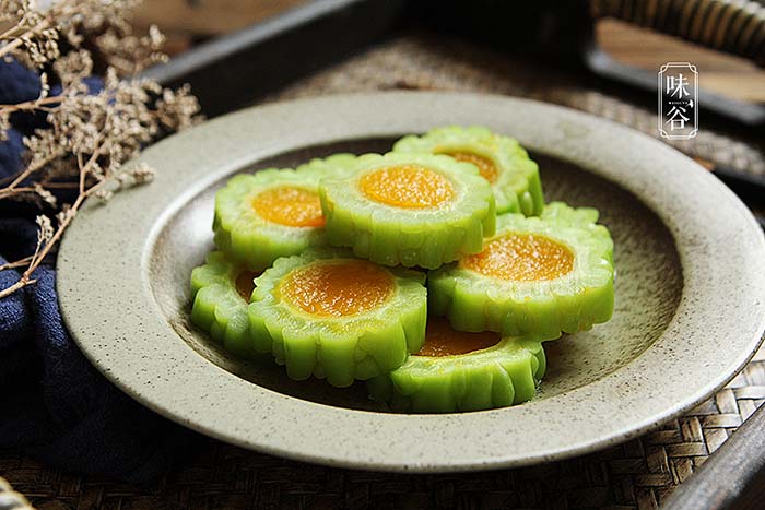 Cách làm khổ qua nhồi bí đỏ, nhìn cực kỳ đẹp mắt, ăn lại không đắng, thích hợp cho trẻ nhỏ - 1