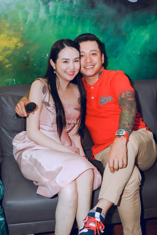 Vợ xinh đẹp của Tuấn Hưng: Xuất thân gia đình giàu có, được chồng