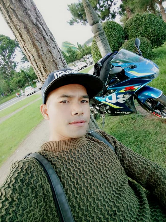 Anh sở hữu moto phân khối lớn và thường xuyên đi dạo chơi bằng con xe này. Yasuy cũng chia sẻ nhiều hình ảnh đi du lịch, khám phá các vùng đất mới.