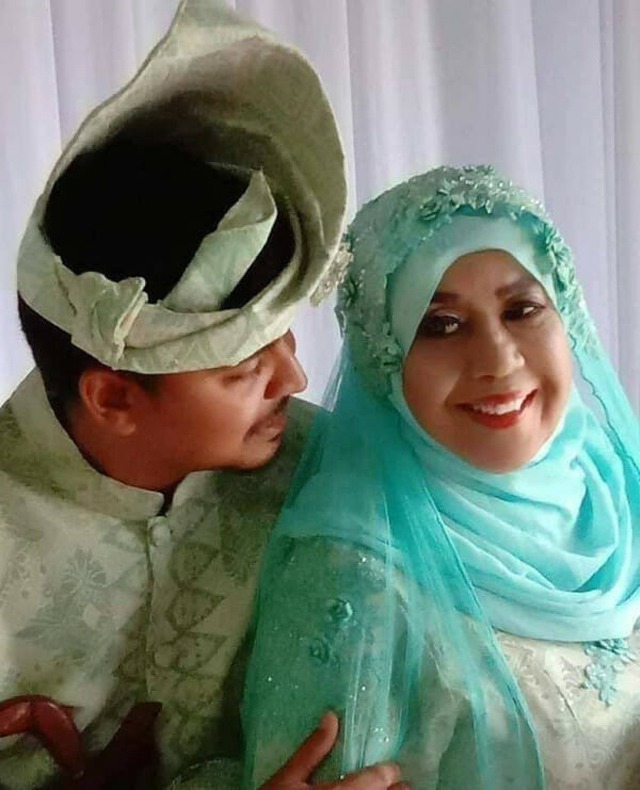 Đám cưới của cô dâu 62 với chú rể 28 gây