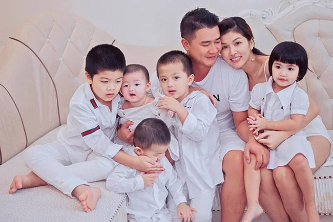 Oanh Yến vừa "gây sốc" khi thông báo đang mang thai bé thứ 6 với chồng đại gia khi bé thứ 5 mới 4 tháng tuổi.