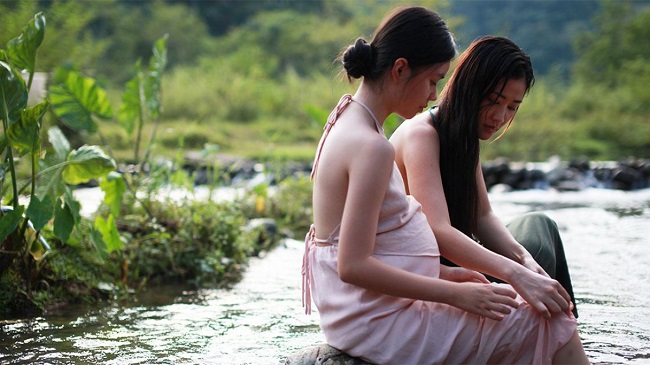 Sau khi ra mắt tại Toronto, phim ra mắt toàn châu Âu khi tham gia tranh giải chính thức tại LHP quốc tế Saint Sebastien (Tây Ban Nha) vào cuối tháng 9-2018. Ngoài ra, phim còn giành được một số giải thưởng khác như: “Đạo diễn trẻ xuất sắc nhất dành” cho Phương Anh ở LHP quốc tế Chicago của Mỹ; giải “Phim có đóng góp nghệ thuật xuất sắc nhất” tại LHP quốc tế Cairo của Ai Cập; giải “Phim truyện xuất sắc nhất của LHP quốc tế Kolkata” của Ấn Độ. Phim cũng được chiếu thương mại ở 28 quốc gia và vùng lãnh thổ.