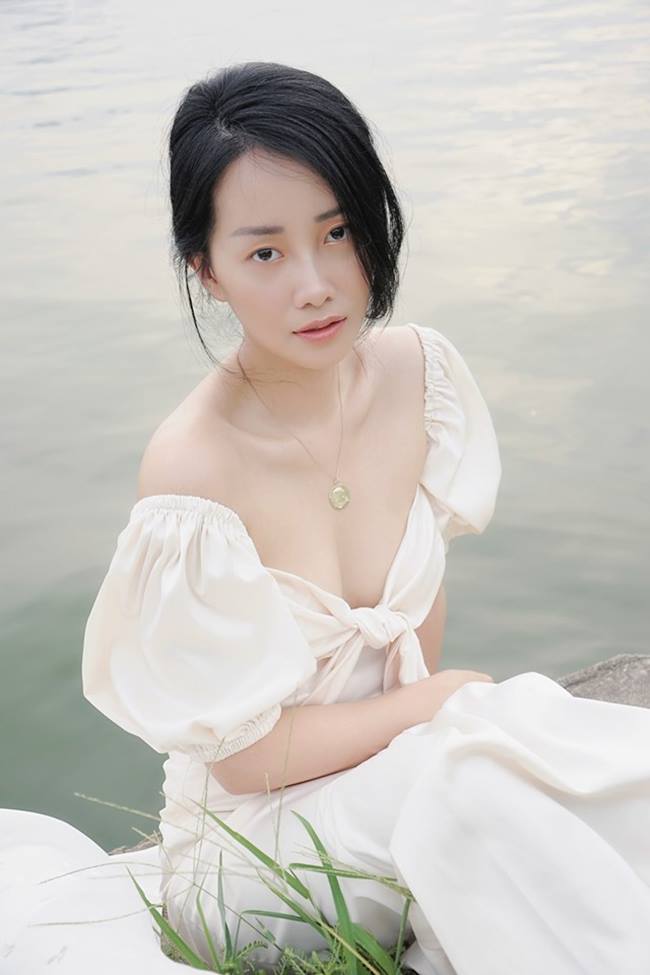 MC Đặng Quỳnh Chi nổi tiếng với những bản tin thể thao như: Nhịp đập 360 thể thao, Bản tin thể thao 24/7, Bản tin 360 độ thể thao... ngoài xinh đẹp như hoa hậu thì cô còn 