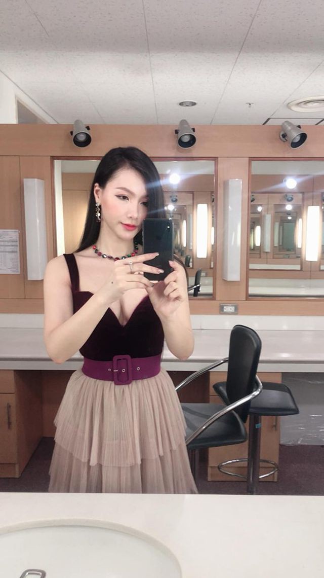 MC xinh đẹp của VTV làm điều bất ngờ với chiếc áo đấu của cầu thủ Văn Hậu - 5