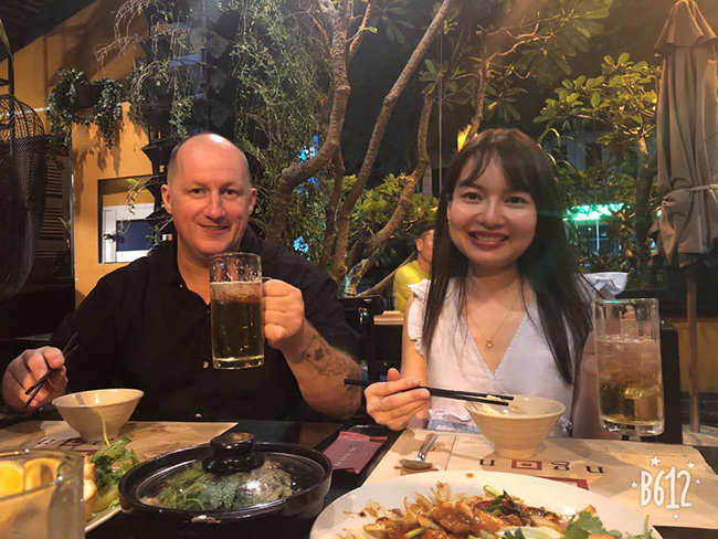 Chỉ gặp 2 lần, cô lễ tân khách sạn người Việt tán được luôn