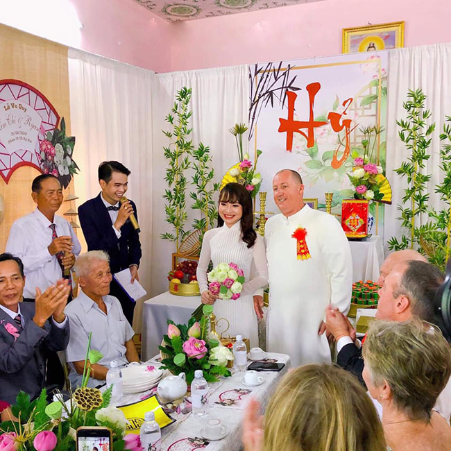 Chỉ gặp 2 lần, cô lễ tân khách sạn người Việt tán được luôn