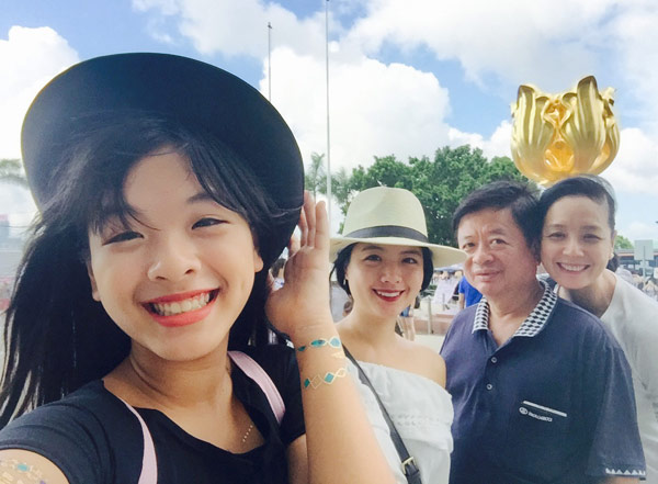 Con gái út nghệ sỹ Chiều Xuân ăn mặc gợi cảm khoe sức sống tuổi thiếu nữ - 1