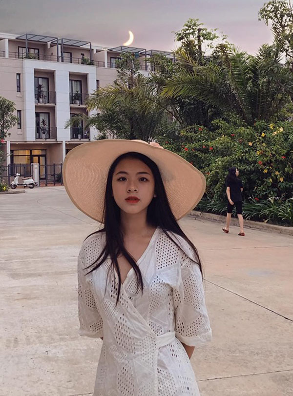 Con gái út nghệ sỹ Chiều Xuân ăn mặc gợi cảm khoe sức sống tuổi thiếu nữ - 4