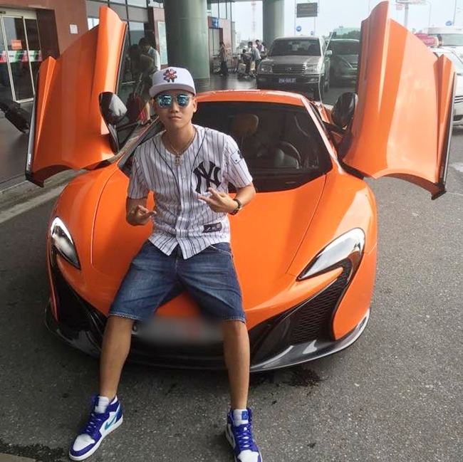 Ông xã Ngọc Thạch được biết đến là thiếu gia có thú chơi siêu xe triệu đô nổi tiếng Hà thành. Năm 2017, Đỗ Bình Dương từng gây chú ý trên phố khi lái chiếc  McLaren 650S Spider màu cam trị giá 16 tỷ đồng tới cửa hàng của vợ.