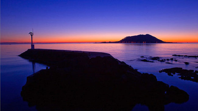 Biyangdo: Hòn đảo nhỏ bé này cách cảng Hallim của đảo Jeju 15 phút đi thuyền. Truyền thuyết kể rằng hòn đảo này đã bay từ Trung Quốc đến nơi đây vào 1.000 năm trước.