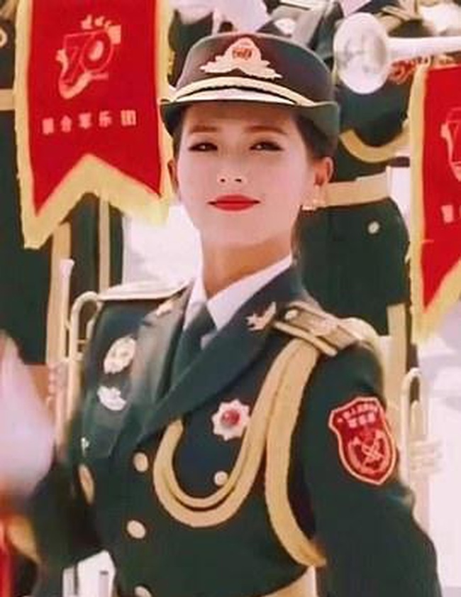 Vẻ đẹp của các nữ quân nhân Trung Quốc trong bộ đồng phục khiến nhiều người khó rời mắt. 