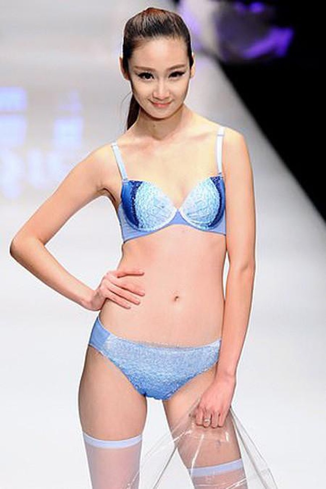 Cô là người mẫu nội y được nhiều người quan tâm.