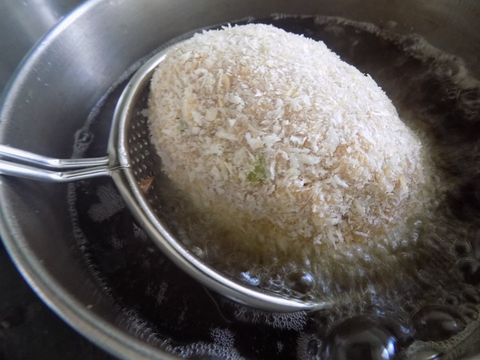 Chiêu đãi cả nhà thịt bọc trứng chiên xù lạ miệng cực ngon - 6