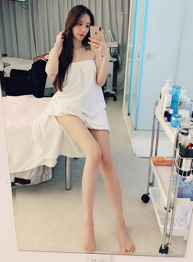 Ông Tử Hàm sinh năm 1995, là một người mẫu quảng cáo đắt show của làng giải trí xứ Đài.