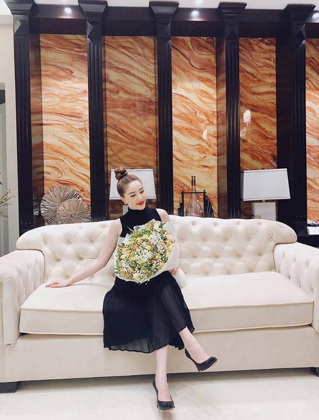 Chỉ một vài không gian trong căn biệt thự được tiết lộ cũng đủ thấy cuộc sống dư dả của