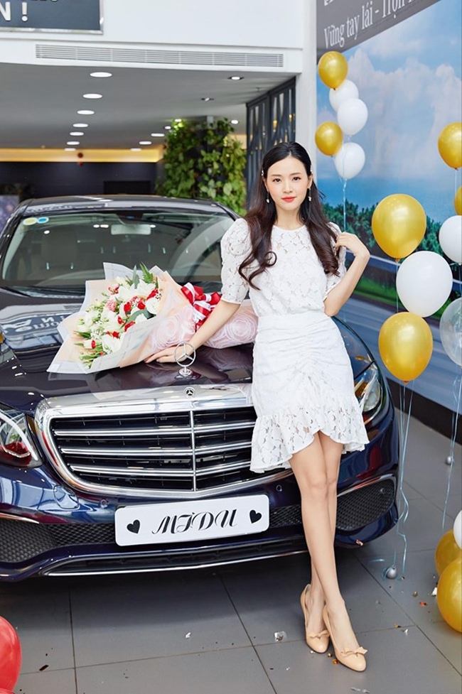 Đầu năm nay, Midu tiếp tục tậu xe mới có giá hơn 2 tỷ đồng với biển số