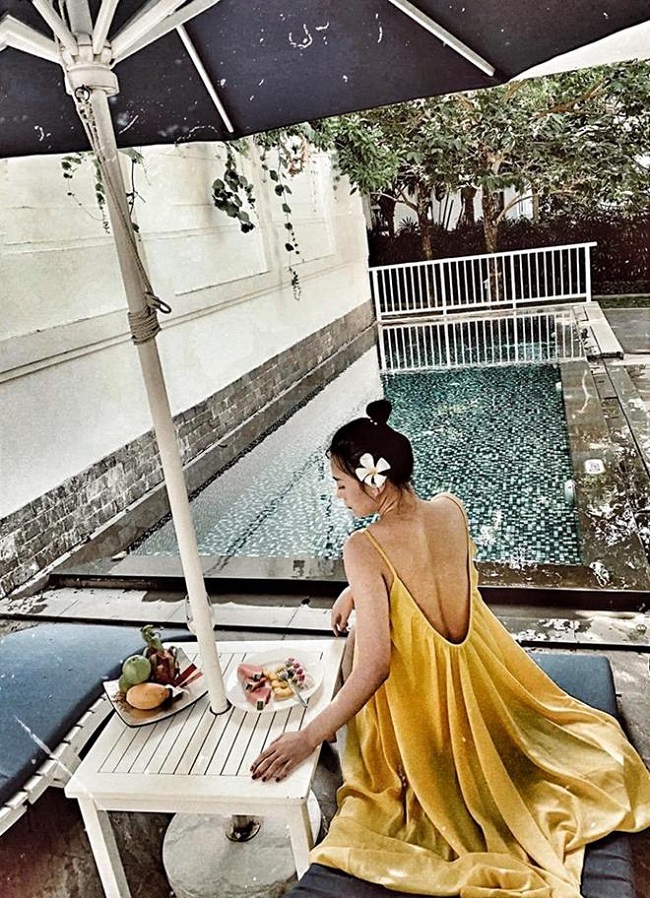 Trên trang cá nhân, Phương Oanh có chia sẻ một số bức ảnh cô đi du lịch hay đi chơi cùng bạn bè. Cuộc sống giàu có, thoải mái của nữ diễn viên khiến nhiều người ngưỡng mộ.