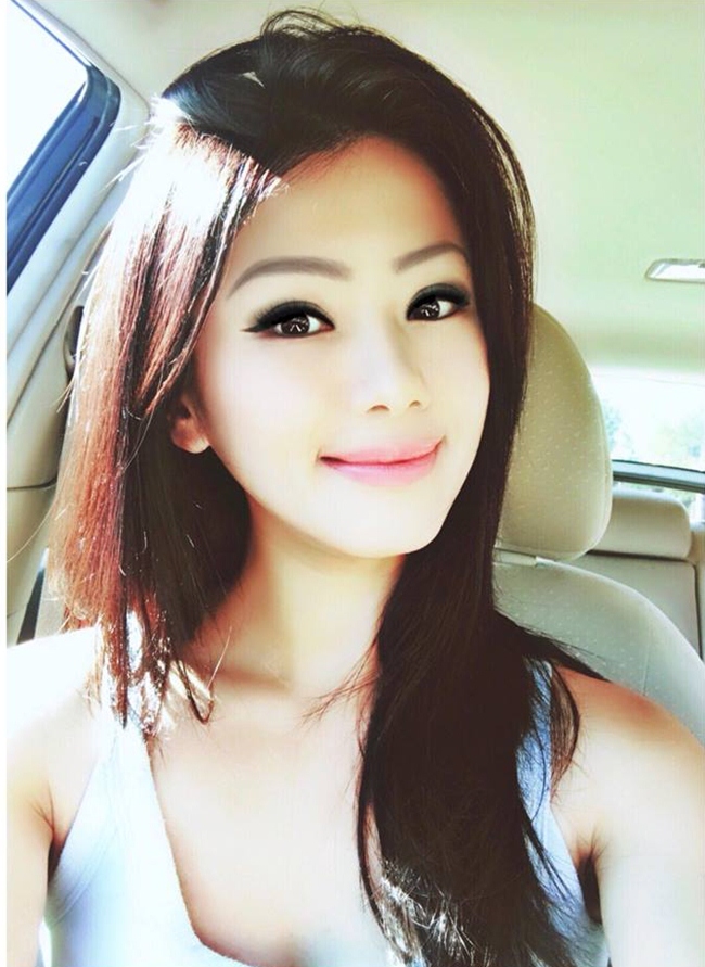 Nói về nguyên nhân dẫn đến hành động khiếm nhã này, Quang Lê từng cho biết, vì thấy người yêu nói chuyện điện thoại thân mật với người khác giới và thấy trong điện thoại của cô có những tin nhắn