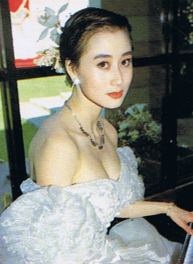 Đặc biệt Lợi Trí cũng sở hữu thân hình gợi cảm với chiều cao 1m68, ba vòng hoàn hảo.