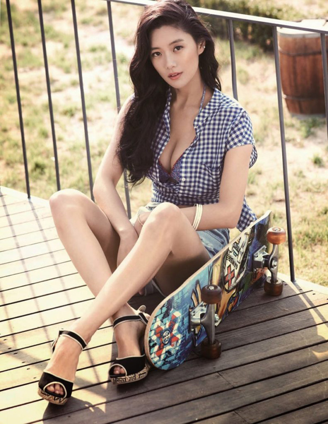 Clara sở hữu nhan sắc, body không tì vết, được mệnh danh "bom sex" mới xứ Hàn.