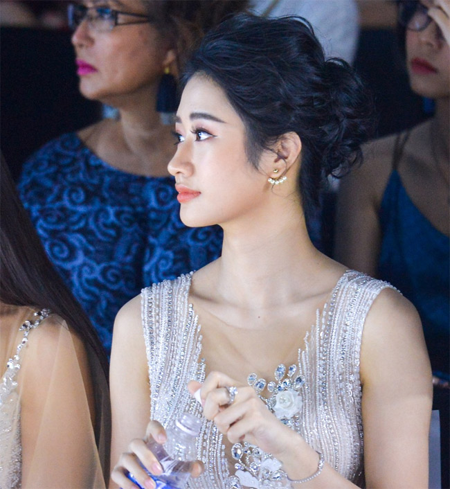 So với 2 năm trước, hoa hậu Bản Sắc duy nhất từ trước tới nay đẹp mặn mà, trưởng thành.