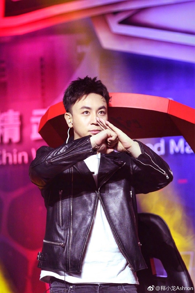 Ngoài đóng phim, nam diễn viên sinh năm 1988 thường xuyên được mời làm giám khảo ở các giải đấu quyền anh chuyên nghiệp, khách mời của nhiều chương trình truyền hình. Đây là một trong những nguồn thu nhập giúp anh duy trì kinh tế cho bản thân.