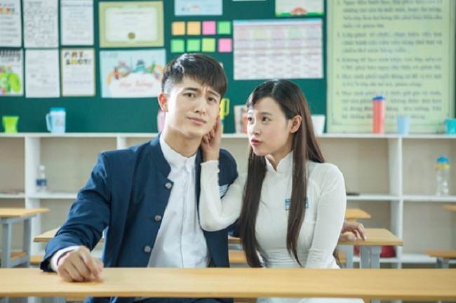 Sau chuyện tình khá ồn ào với Hoàng Thùy Linh, Hary Lu tiếp tục sự nghiệp diễn viên tại Việt Nam. Mỹ nam Đài Loan góp mặt trong nhiều bộ phim như: