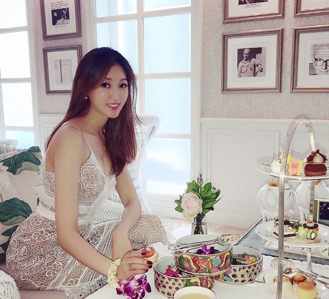 Hậu chia tay, nhiều người tò mò về khoản tiền Hà Diễm Quyên được chia từ tỷ phú họ Ngô. Tờ QQ đăng tải tin đồn Á hậu 9X có thể nhận được 1,5 tỷ HKD (khoảng 4 nghìn tỷ VND) giá trị tài sản của Ngô Chí Thành. Tuy nhiên, sau đó tờ báo đã lên tiếng bác bỏ khả năng Hà Diễm Quyên nhận được khoản tiền phân chia tài sản kếch xù này vì doanh nhân họ Ngô