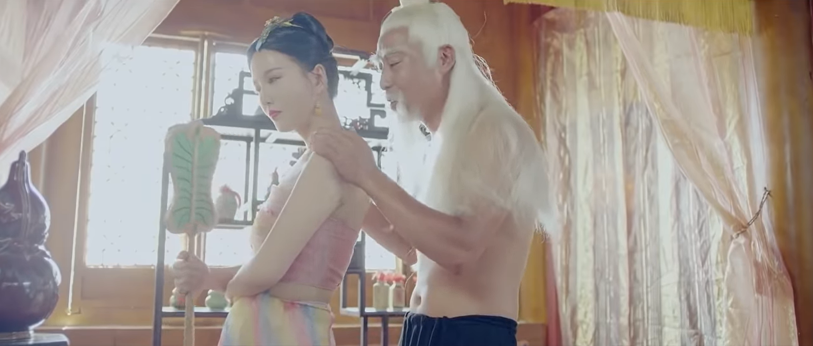Cảnh ân ái của Thái Thượng Lão Quân và Bà La Sát trong phiên bản