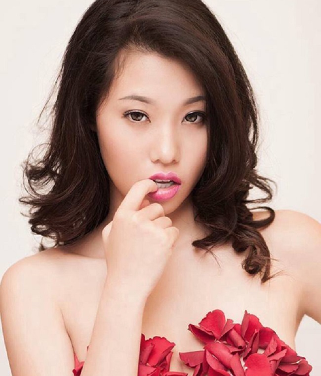 Lúc đó, Văn Lâm say đắm cô người mẫu nên quyết tâm cưa đổ cho bằng được.