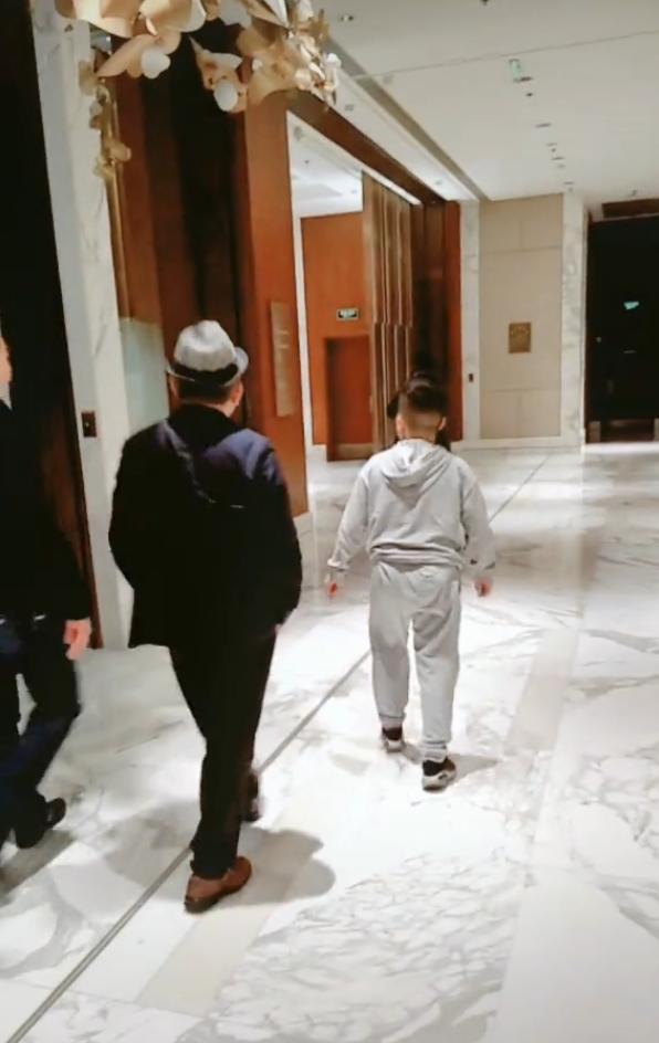 Cuộc sống giàu có, tiêu tiền tỷ mỗi tháng của