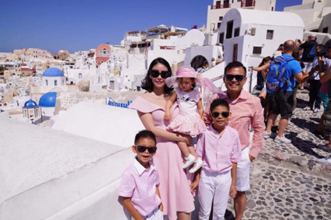 Gia đình hoa hậu thường xuyên có những chuyến du lịch đắt đỏ.