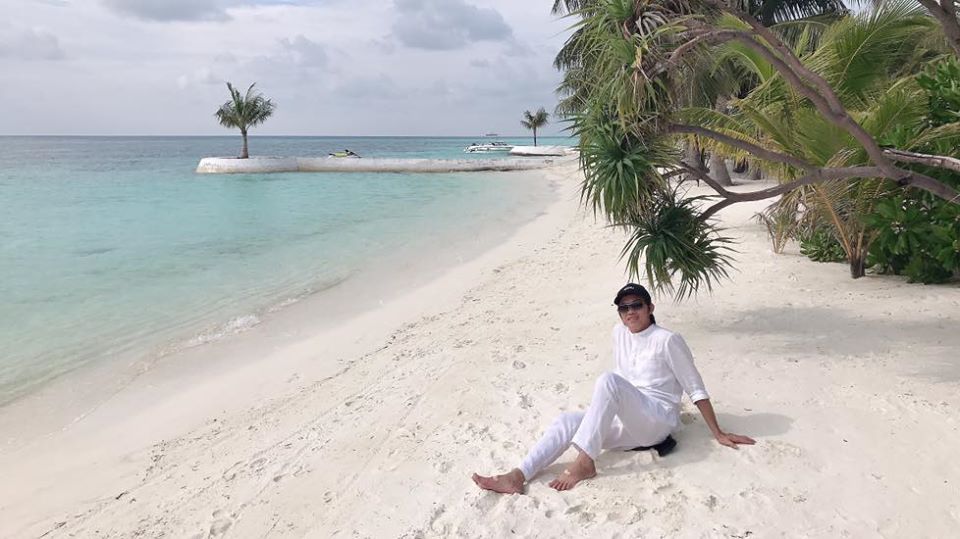 Tạm biệt tổ ong, Hoài Linh lột xác như trai trẻ với set đồ hiệu đắt tiền - 5