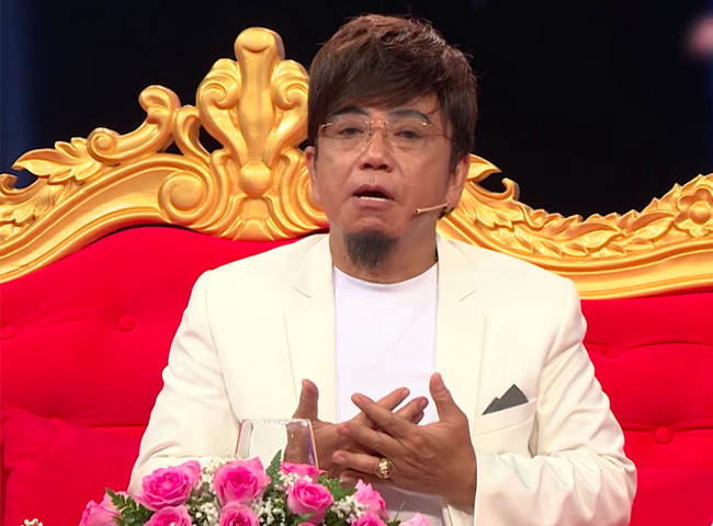 Hồng Tơ là nghệ sĩ tài năng nhưng thường xuyên dính vào scandal bài bạc. Nam danh hài từng chia sẻ bản thân đã nướng sạch 550 cây vàng trên chiếu bạc, thậm chí phải bán hết tài sản và lẩn trốn khỏi chủ nợ.