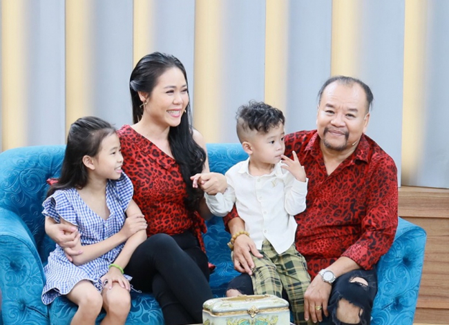 Anh tìm cách xin vợ tha thứ và hứa không bao giờ cờ bạc. Đến nay, gia đình anh đang rất hạnh phúc, còn danh hài giờ đây rất mẫu mực, không hề động đến bài bạc mà chuyên tâm chăm sóc vợ và các con nhỏ.