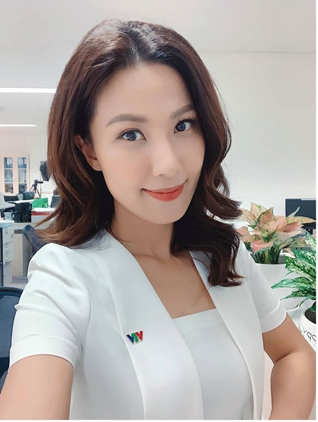 Nguyễn Quỳnh Hoa (sinh năm 1992) là MC Dự báo thời tiết được khán giả yêu mến của Đài truyền hình Việt Nam. Cô sở hữu vẻ đẹp ngọt ngào, khả ái cùng lối dẫn tự nhiên, chuyên nghiệp.