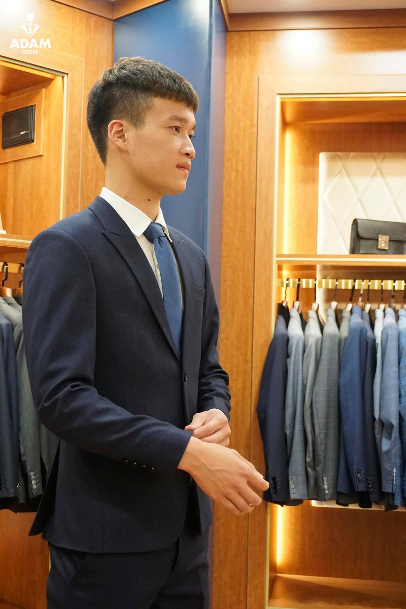 Hoàng Đức, Thành Chung U22 Việt Nam diện đồ đơn giản vẫn khí chất ngời ngời - 6