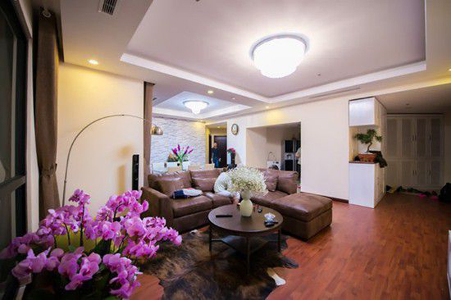 Bên trong biệt thự được bài trí hiện đại, tiện nghi.