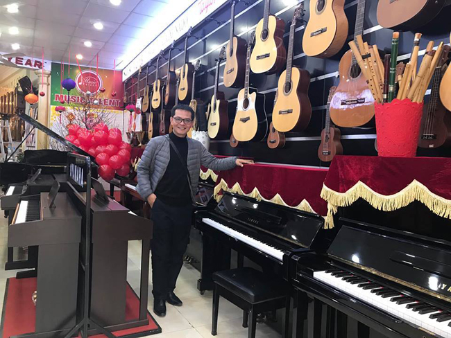 Về đời tư, Trung Hiếu rất kín tiếng và hiếm hoi chia sẻ ảnh đời thường hay thông tin cá nhân. Chính vì thế mọi người càng tò mò cuộc sống của anh.