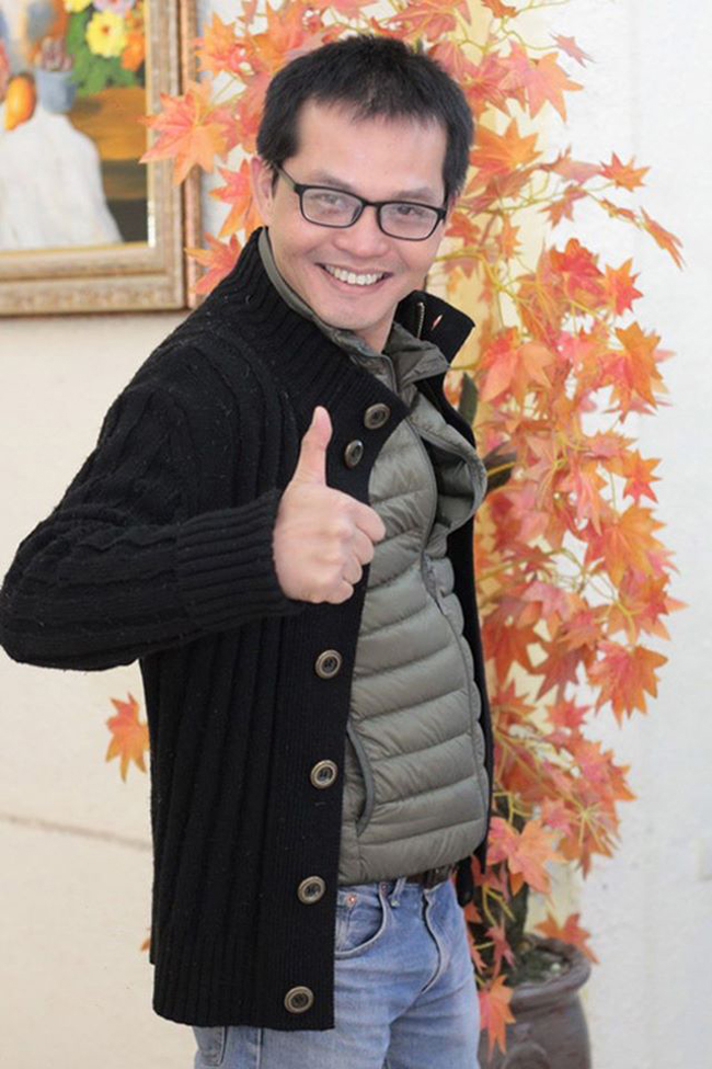 Tuy nhiên anh cho hay đó chỉ là nói vui còn hiện tại Trung Hiếu&nbsp;vẫn sống cùng bố mẹ ở một căn nhà nhỏ nằm trên đường Nguyễn Khuyến trong suốt nhiều năm qua.