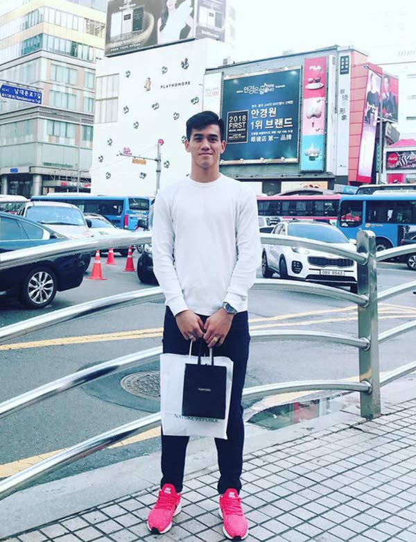 Chỉ thích diện áo phông, quần cộc, Tiến Linh vẫn khiến vạn chị em liêu xiêu - 2