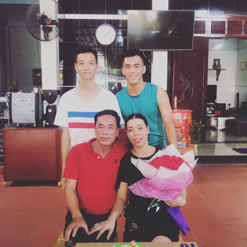 Chỉ thích diện áo phông, quần cộc, Tiến Linh vẫn khiến vạn chị em liêu xiêu - 7