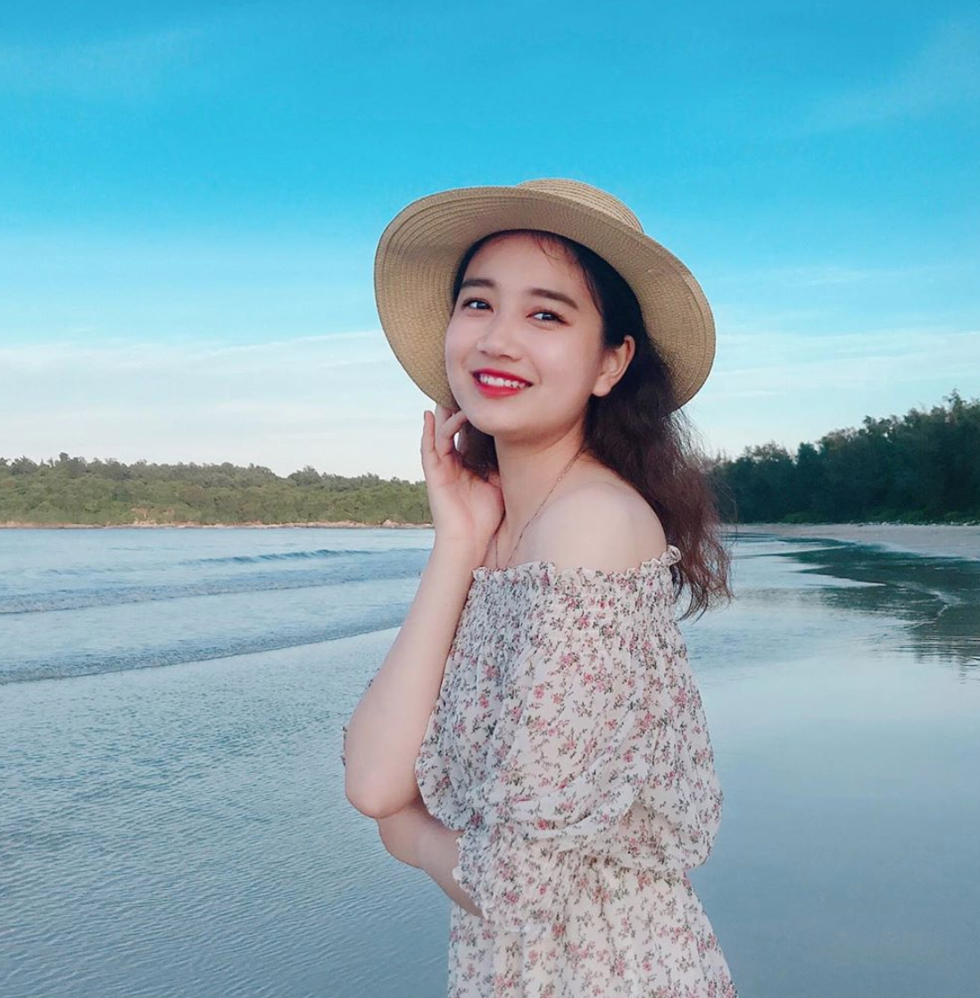 Hoa khôi thành BTV trẻ nhất VTV mặc quyến rũ khi lên sóng còn ngoài đời thì sao? - 6