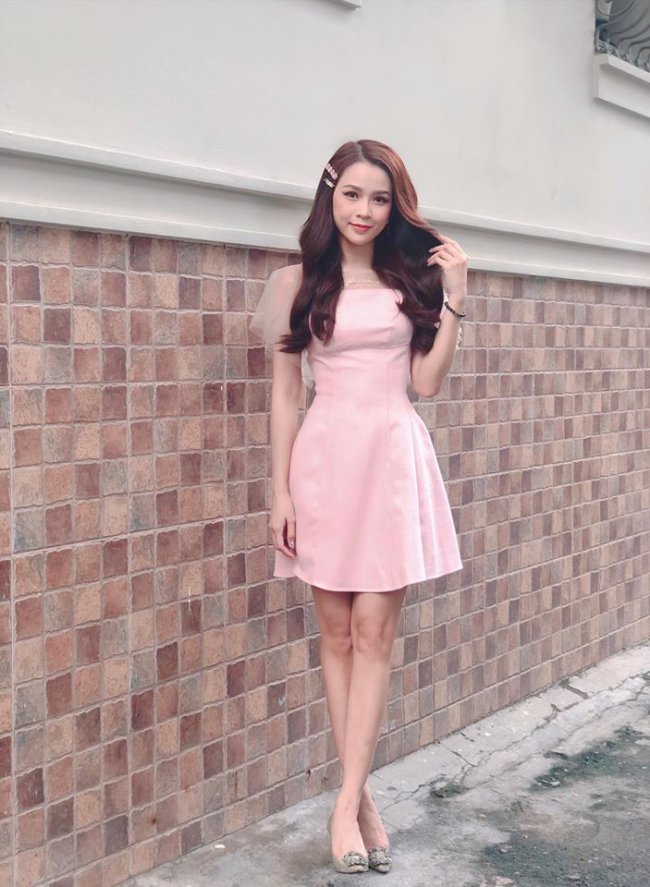 Sam từng công khai đang sở hữu khối tài sản kếch xù, tiết lộ cô đang có trong tay 2 triệu USD (khoảng 50 tỷ), vượt gấp đôi mục tiêu mà cô từng đặt ra cho mình. Ngoài hàng hiệu, Sam sở hữu một căn biệt thự khang trang tại quận 7 (TP HCM), xế hộp hạng sang. Nói về số tài sản” khủng”, Sam cho biết thu nhập của cô không đến từ việc đóng phim mà có được nhờ công việc kinh doanh từ khi mới 18 tuổi.