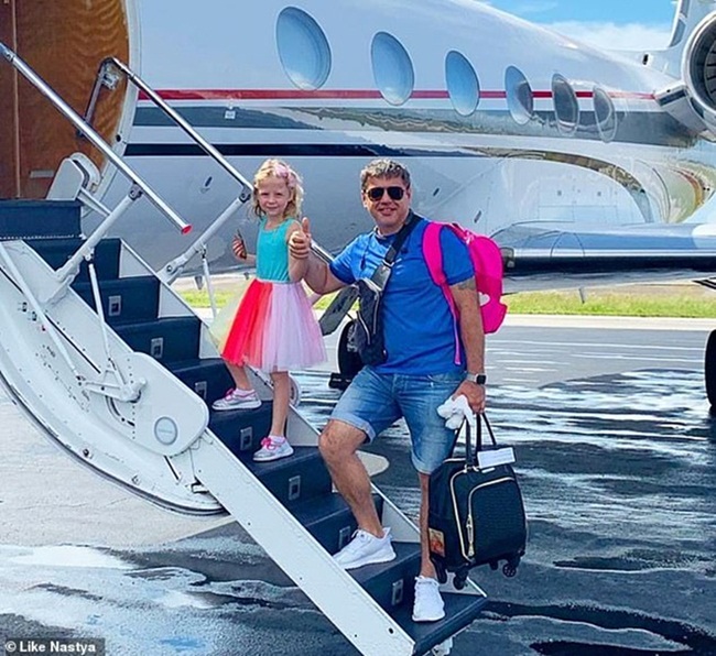 Từ các video ban đầu với lượt xem ít, dần dần các video của Anastasia Radzinskaya đã thu hút rất đông người xem.