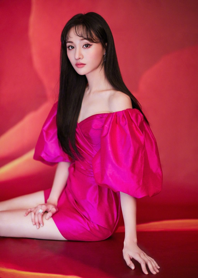 Lấy lý do để bắt được cảm xúc thân mật giữa Trịnh Sảng và Tỉnh Bách Nhiên, đạo diễn yêu cầu cả hai diễn viên phải diễn cảnh hôn trong suốt 3 tiếng đồng hồ, dẫn đến cơ miệng của Trịnh Sảng... bị liệt.